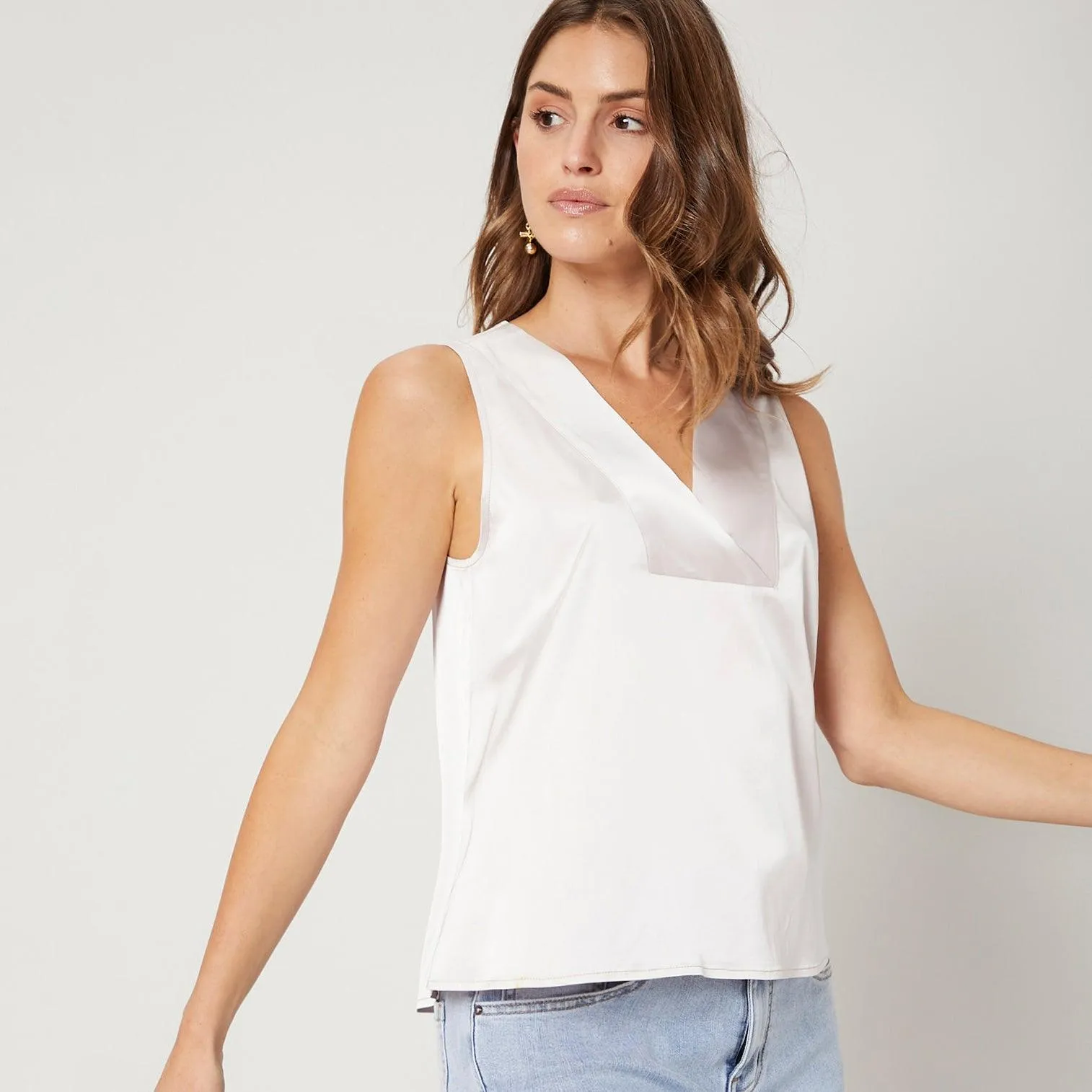 Chic V Neck Womens Silk Blouse 100% Mulberry Silk Top Sleeveless Silk Shirt