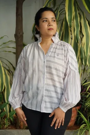 Exageratted collar shirt