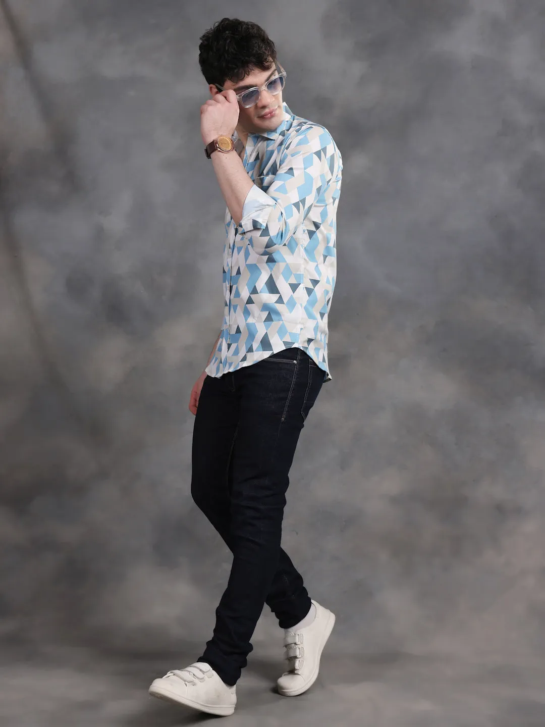 MENS BLUE AND WHITE TRIANGLE PRINT LYCRA COTTON SHIRT